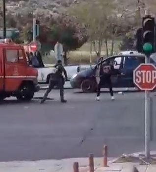 Σχιστό – Βίντεο ντοκουμέντο από την άγρια επίθεση σε πυροσβεστικό όχημα