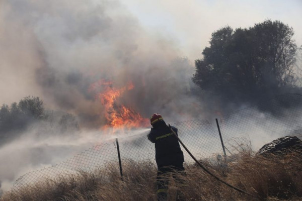Συναγερμός στην Πυροσβεστική – Μεγάλη φωτιά στη Ναυπακτία