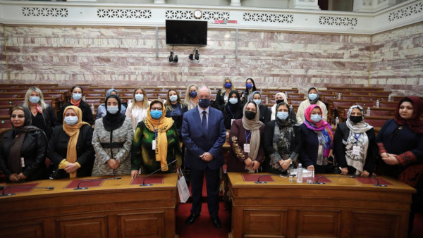 Γυναίκες από το Αφγανιστάν στην ελληνική Βουλή – Κ. Τασούλας: “Στο πλευρός σας το ελληνικό κοινοβούλιο”