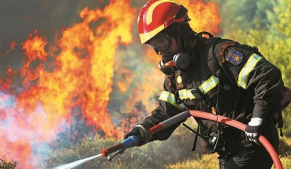 Συναγερμός στη πυροσβεστική: Φωτιά στην Καλλιθέα