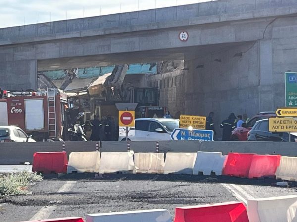 Μέγαρα: Κατέρρευσε υπό κατασκευή γέφυρα – Ένας τραυματίας