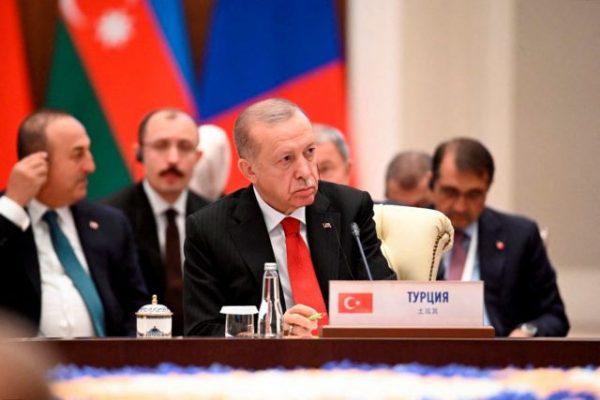 Τουρκία: Στριμωγμένος ο Ερντογάν – Ποιοι και γιατί «πυροβολούν» τον Σουλτάνο