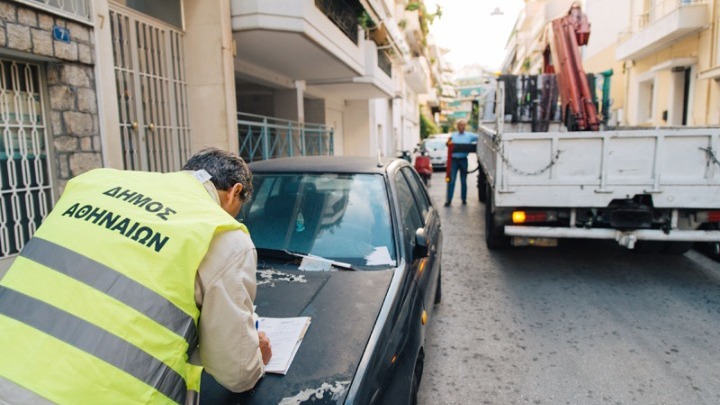 Απομακρύνθηκαν 3.168 εγκαταλελειμμένα οχήματα από τους δρόμους της Αθήνας (βίντεο)