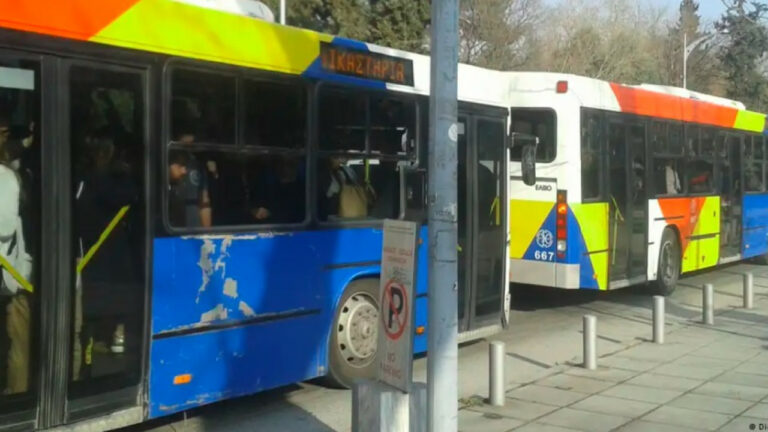 DW: Μεγάλη ζήτηση για Έλληνες οδηγούς λεωφορείων στη Γερμανία – Πλήθος ενδιαφερόμενων